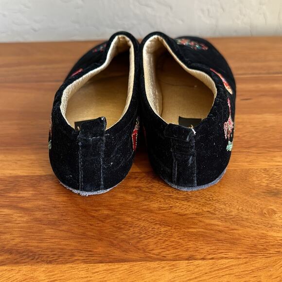 New York Lites black suede Christmas embroidered‎ slippers size 6 - Picture 2 of 5